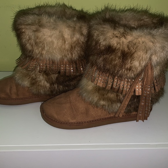 Justice Shoes - Justice faux fur boots size 6